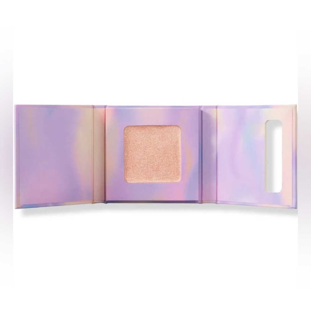 Half Magic Light Trap Highlighter - Enter The Glow